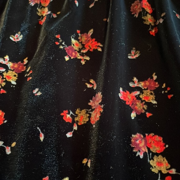 BLACK FLORAL VELOUR ELASTIC SWING SKIRT (L) - Picture 2 of 6